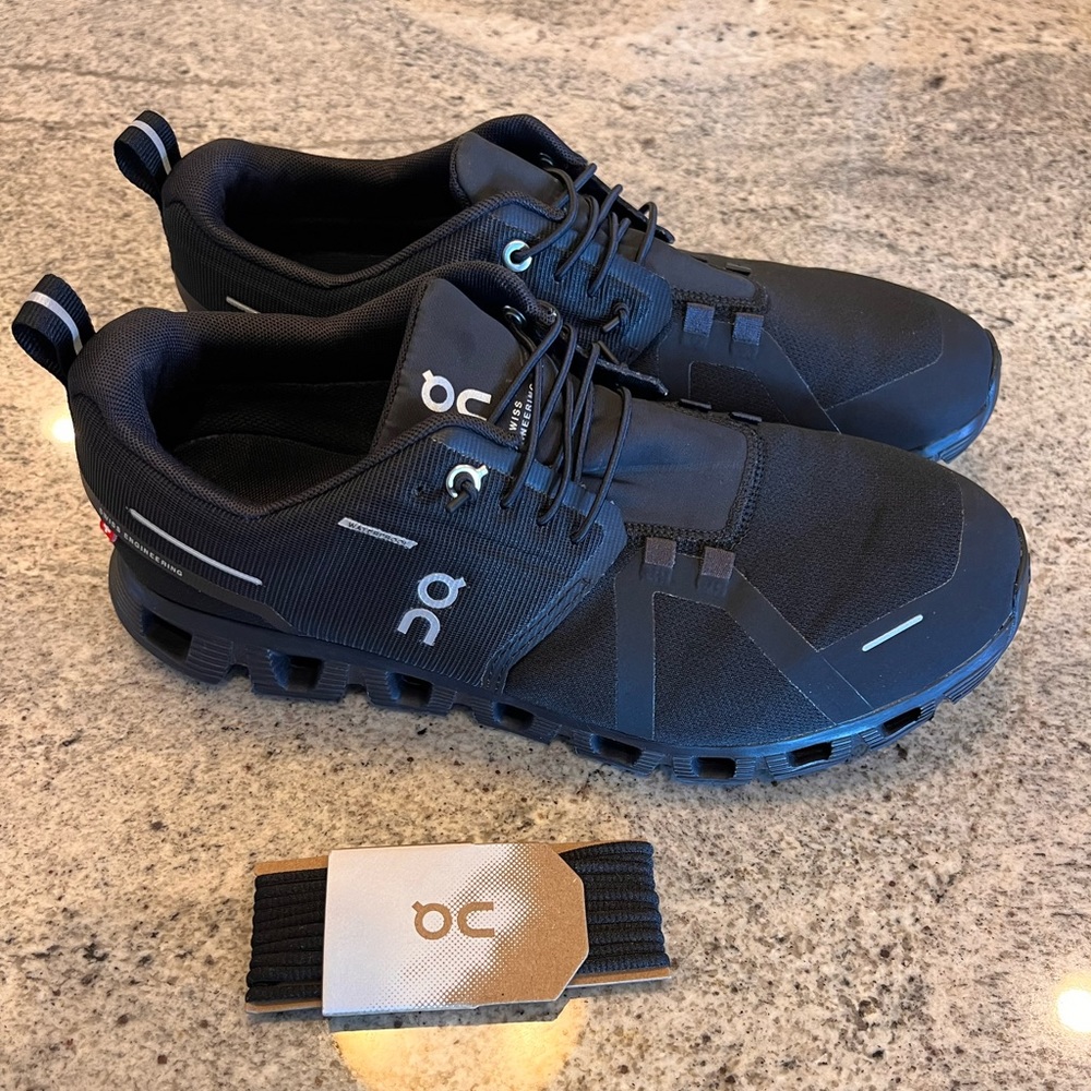 On Cloud Waterproof Women’s Tennis Shoes Size 10